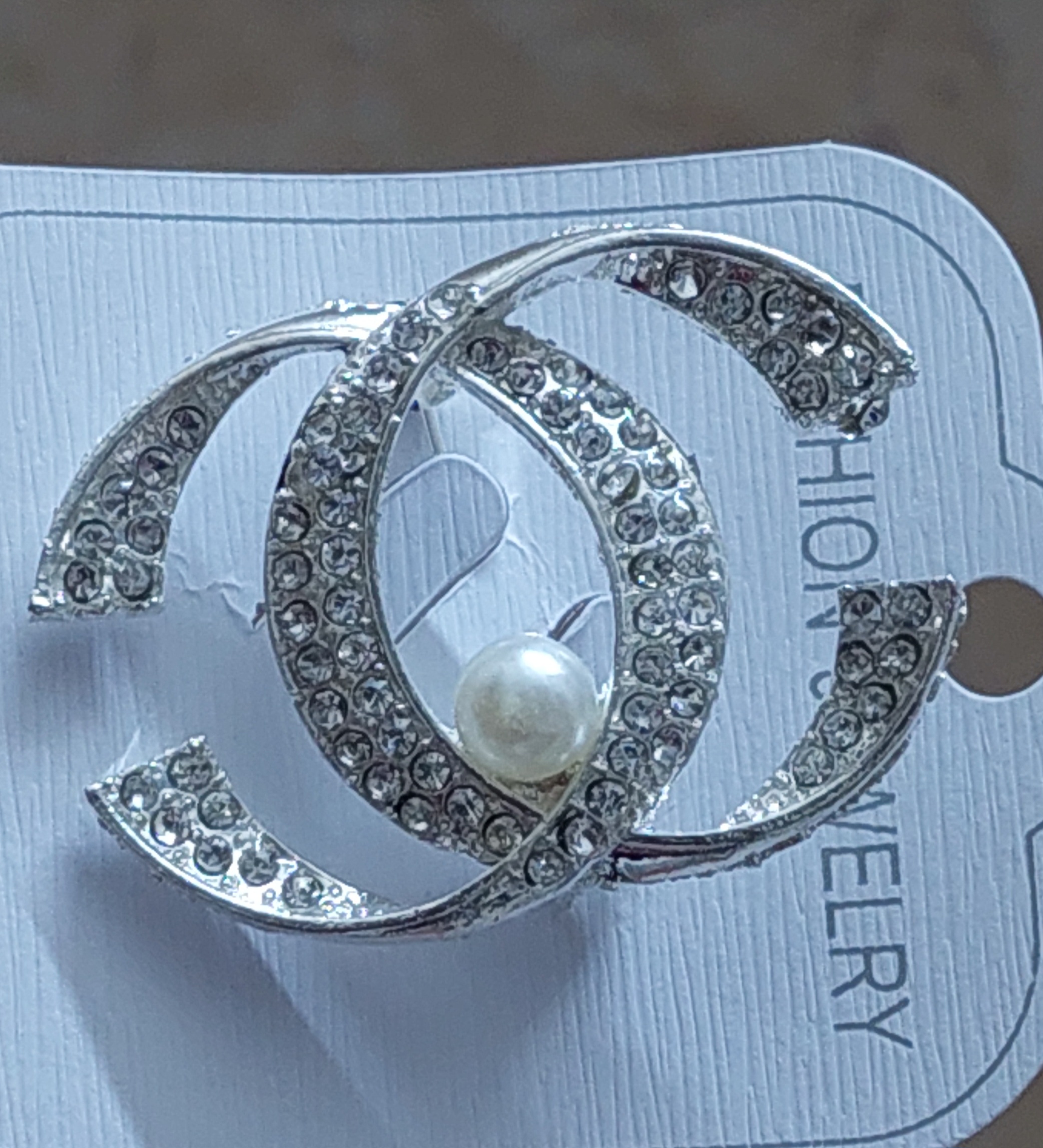 Gucci letter Brooch