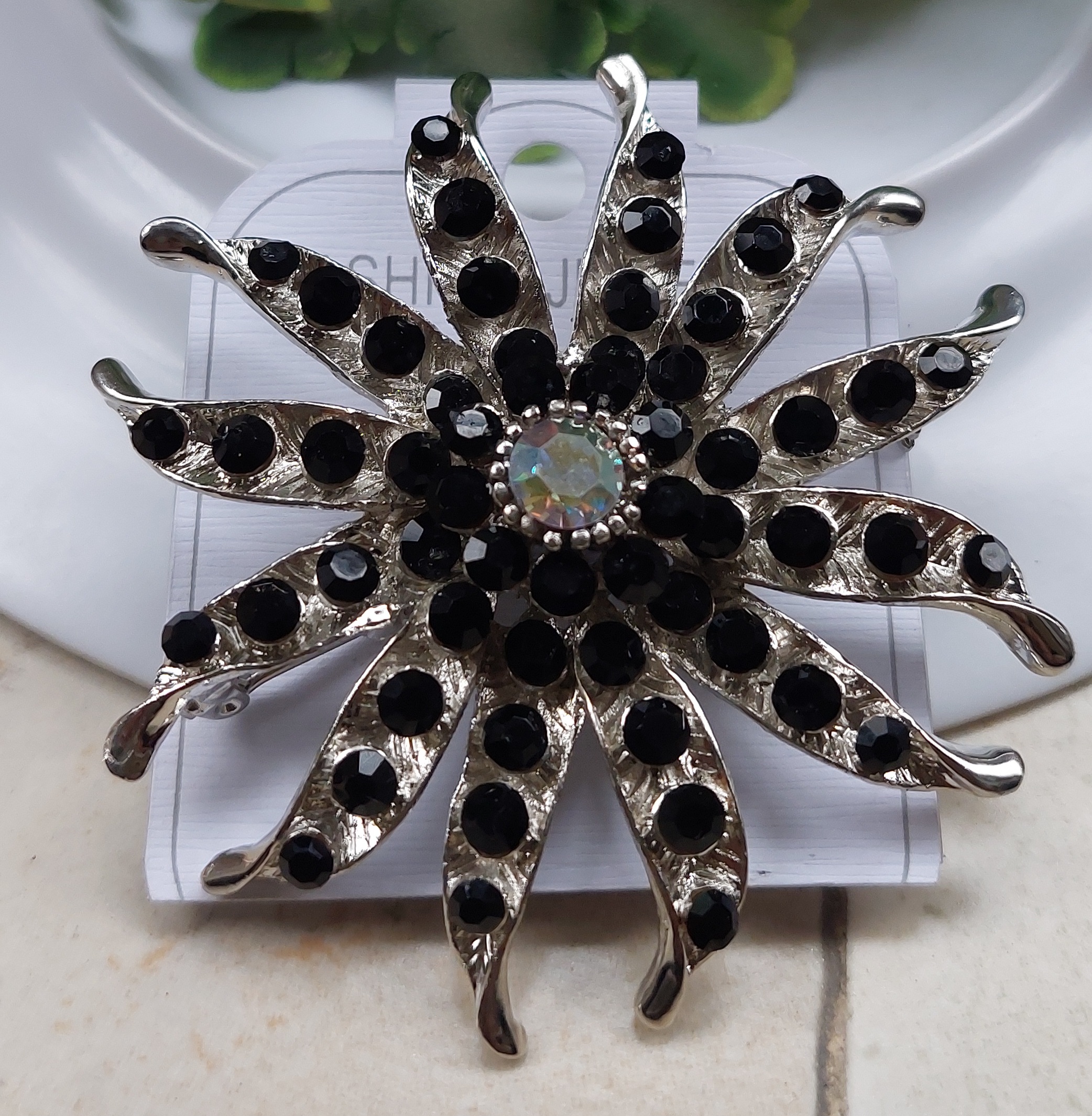 Sun Flower Brooch (Black)